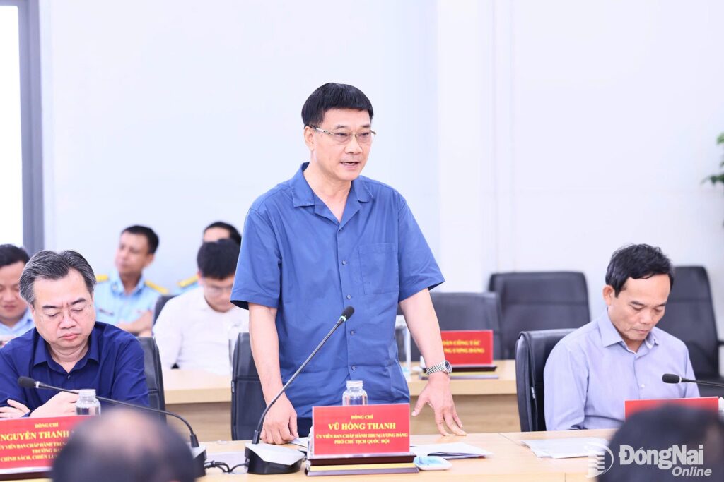 Đồng chí Vũ Hồng Thanh, Ủy viên Trung ương Đảng, Phó Chủ tịch Quốc hội phát biểu ý kiến tại buổi làm việc. Ảnh: Công Nghĩa