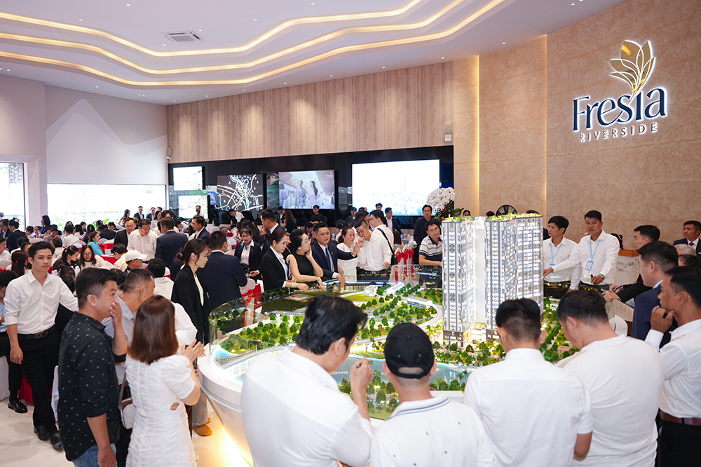 Nhà đầu tư trực tiếp trải nghiệm không gian và quy hoạch dự án Fresia Riverside, tìm hiểu dòng sản phẩm Upgrade Collection với lợi thế dòng tiền và tiềm năng tăng trưởng dài hạn